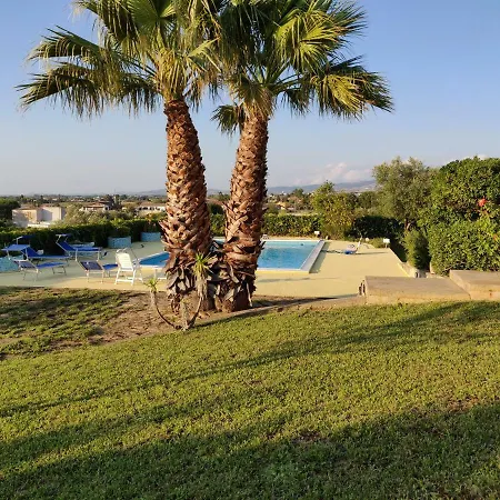 Con Piscina Villa *